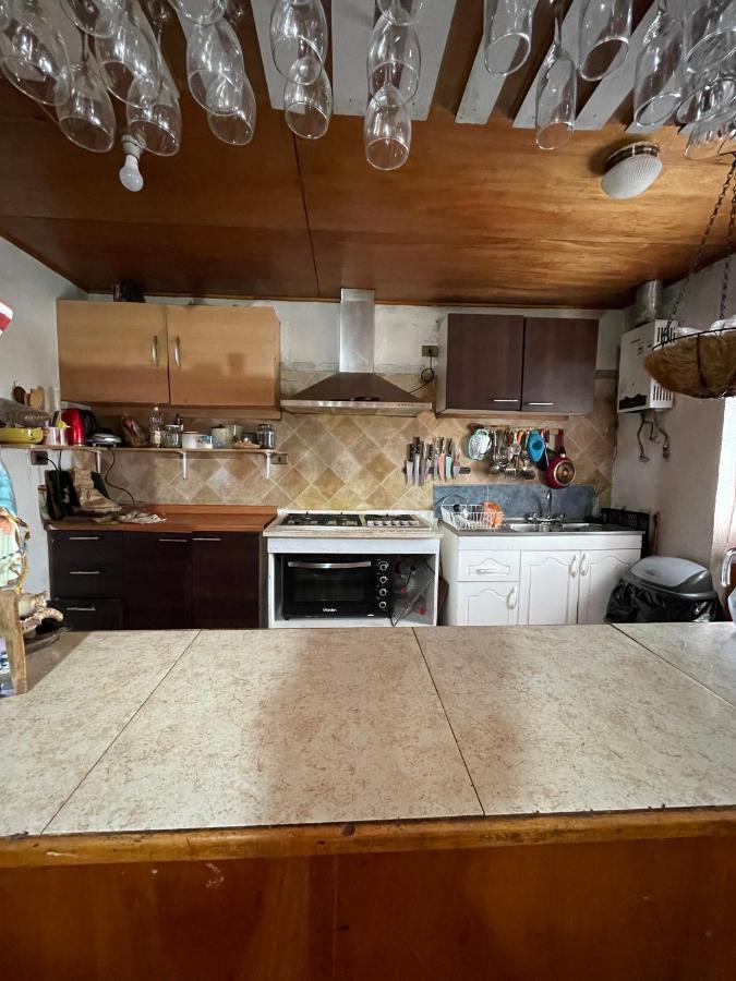 Pua Vaenga Vandrarhem Hanga Roa Exteriör bild